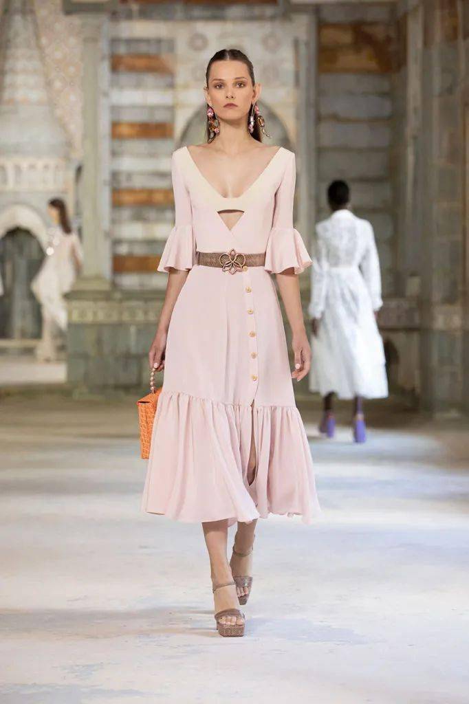 秀场【秀场】2022 春夏成衣系列 – GEORGES HOBEIKA