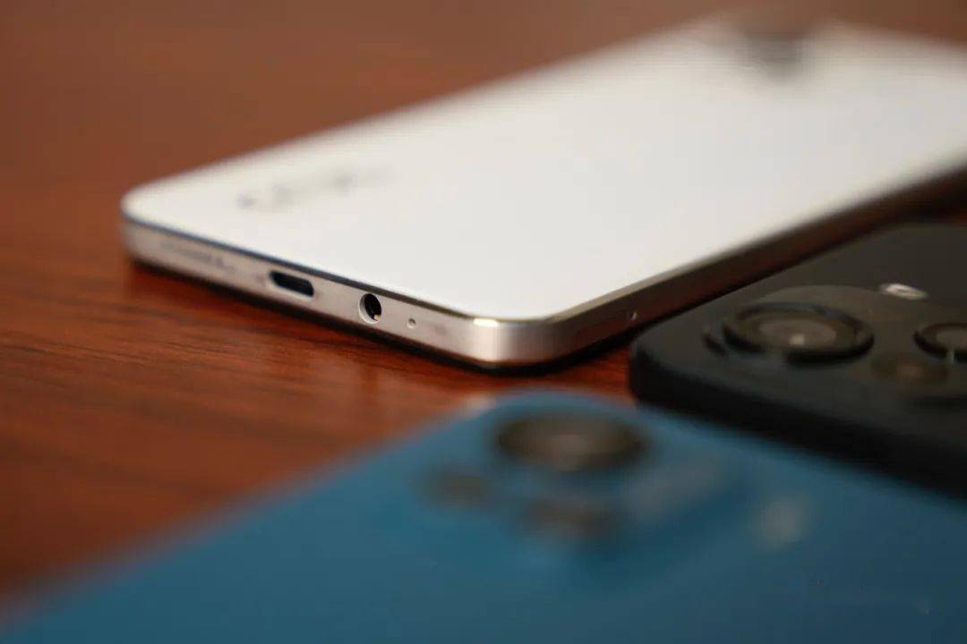 【新机】1599起 酷派COOL20Pro发布 水滴屏+天玑900 有果味？