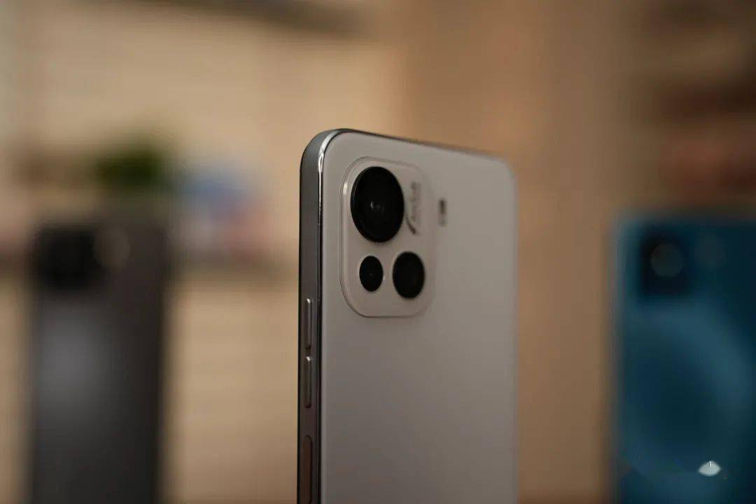 【新机】1599起 酷派COOL20Pro发布 水滴屏+天玑900 有果味？