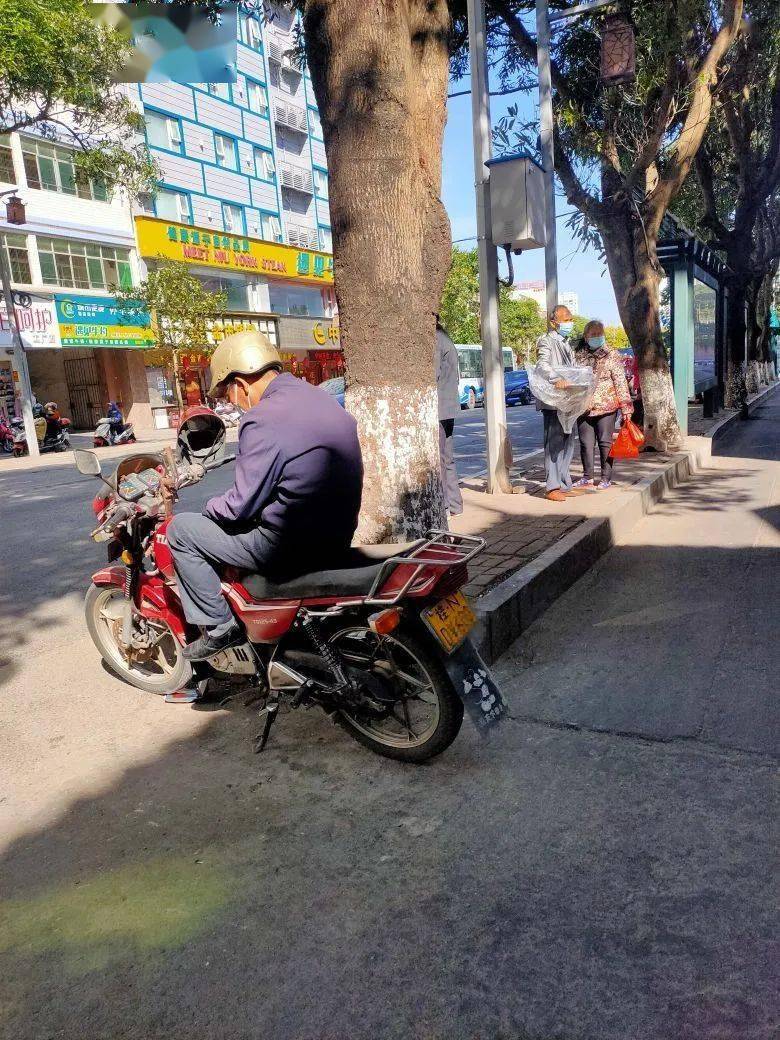 街拍丨钦州"最后"一批摩的佬,已经老了!你有多少年没有帮衬过了?