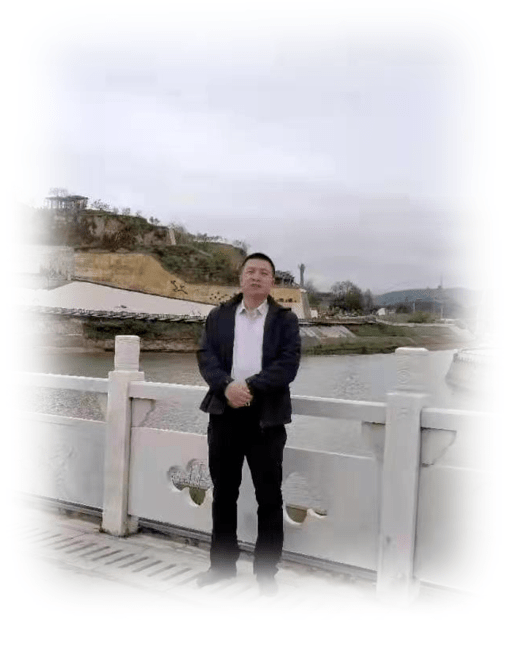 杨苏洲,庆阳环县人,甘肃环县第二中学语文教师,县作协会员,董一菲诗意