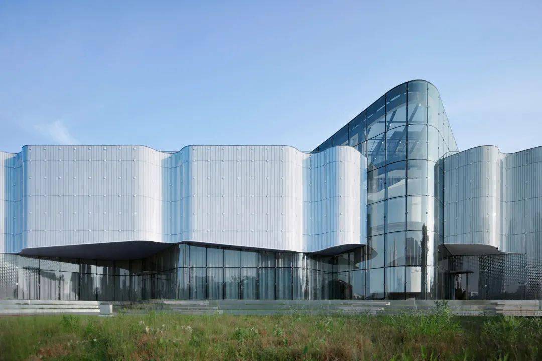 曲面幕墙设计:每块玻璃均不同,从概念到落地_昆虫_彩釉_建筑