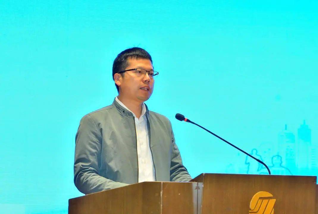 晋江市委常委,市政府副市长赖有为致欢迎词