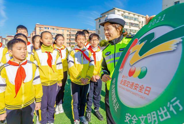 附属小学|“全国交通安全日”宣传进校园