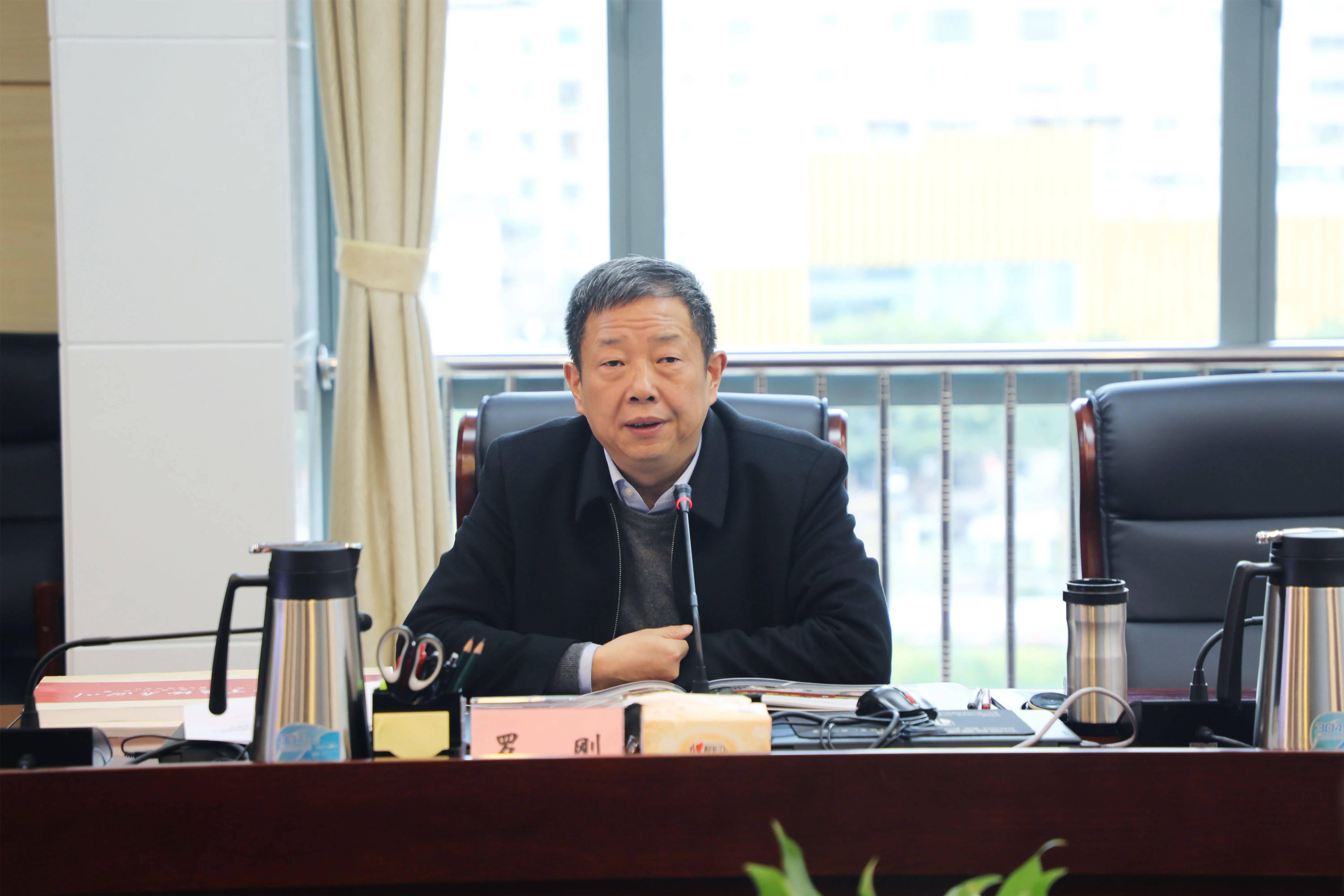 藏高公司副总经理,泸石公司董事长袁飞云表示,泸石高速公路沿线红色