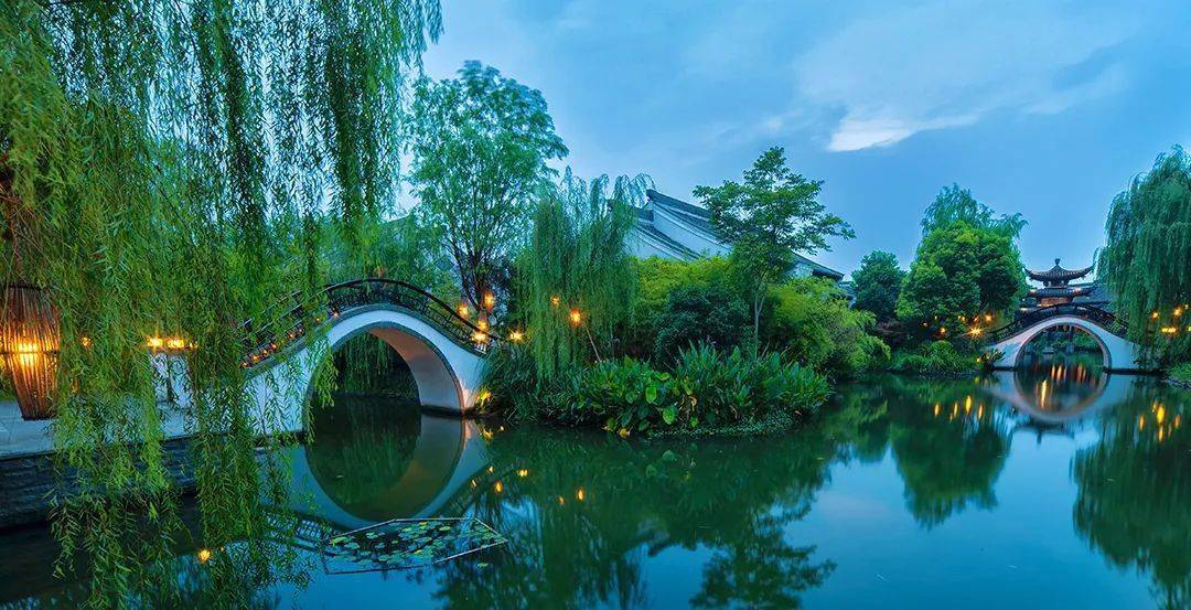 *2间夜起订,可兑换1晚2间或1间2晚套餐包含【宿】水悦别墅 130平米