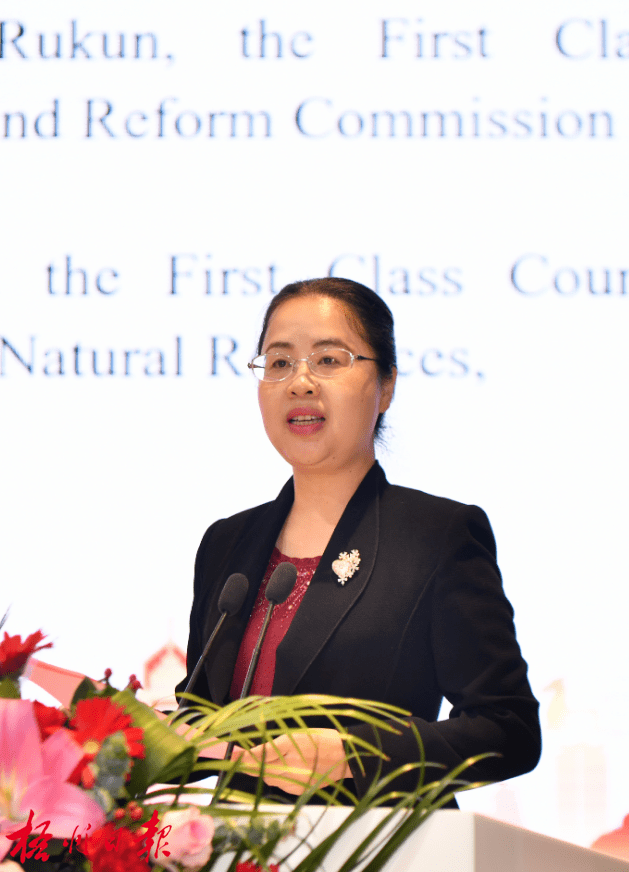 市委副书记,市长钟畅姿主持开幕式.