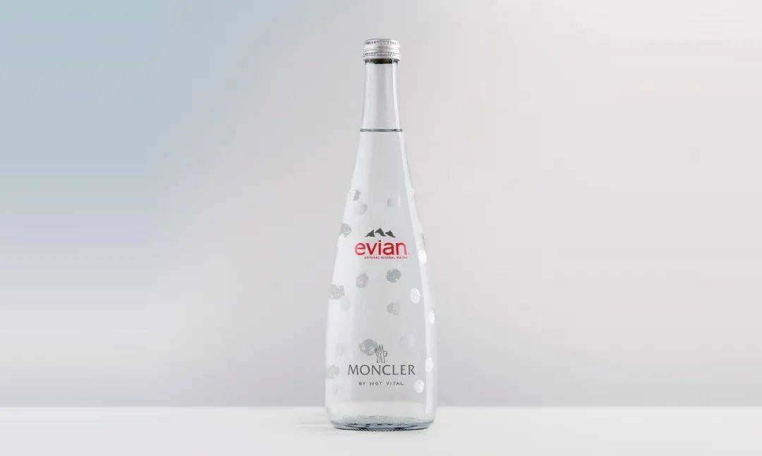 邀来瑞士艺术家not vital打造了限量玻璃瓶装矿泉水