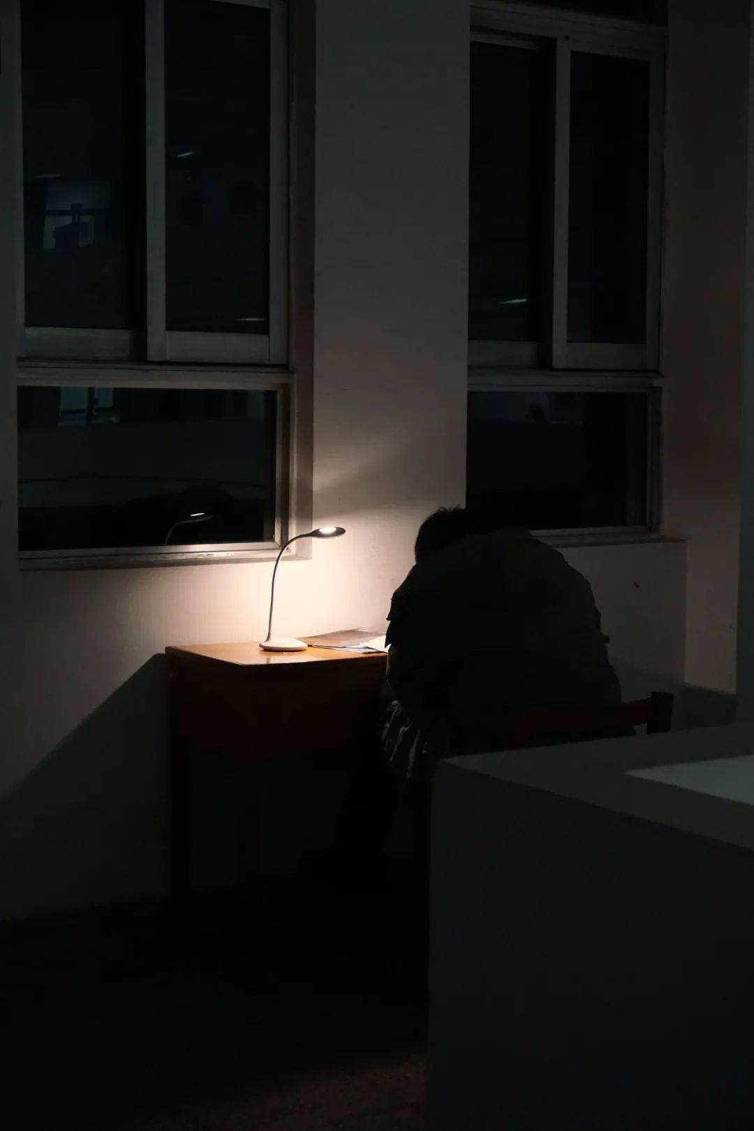 让他们能在遇到生活中的难题时 变得从容不迫 我在挑灯苦读中,感觉