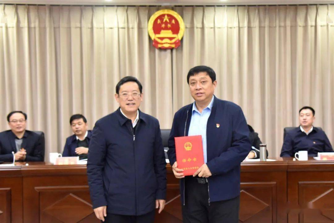 会上,田文军传达学习了党的十九届六中全会精神,并