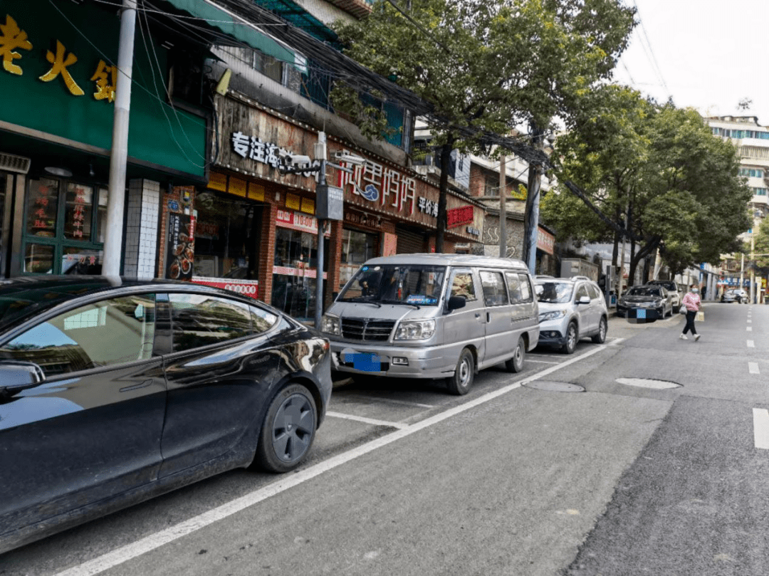 从乱停乱放拥堵车缓,到有序停车畅通好走,永乐路经历了什么?