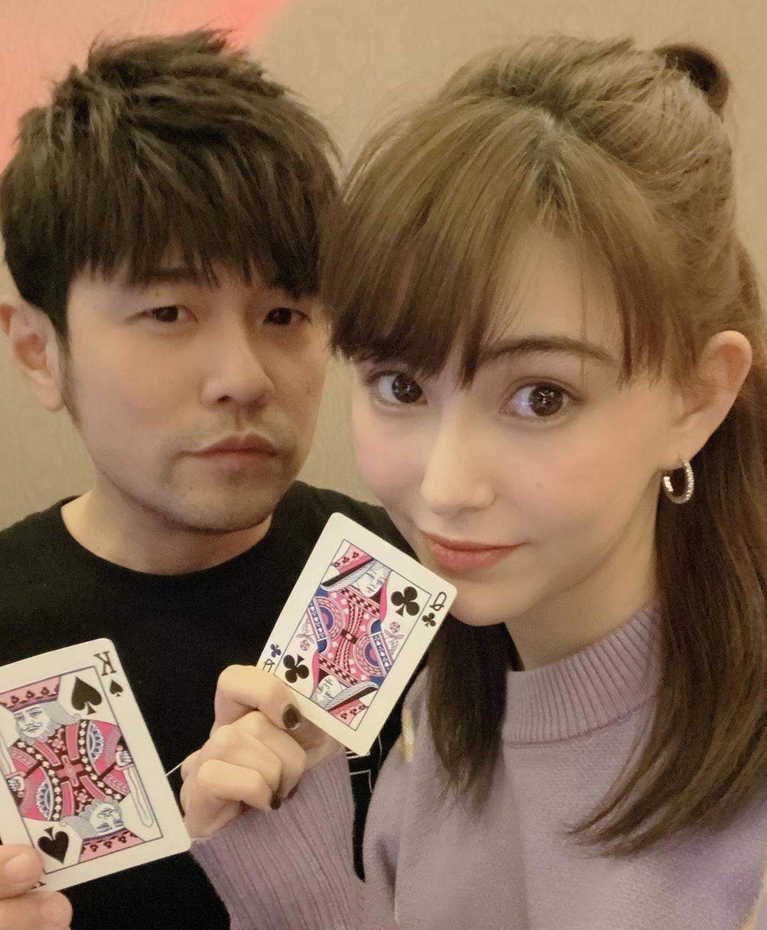 毛衣 果然，大圆脸就是要这样穿「烟管领」才好看！