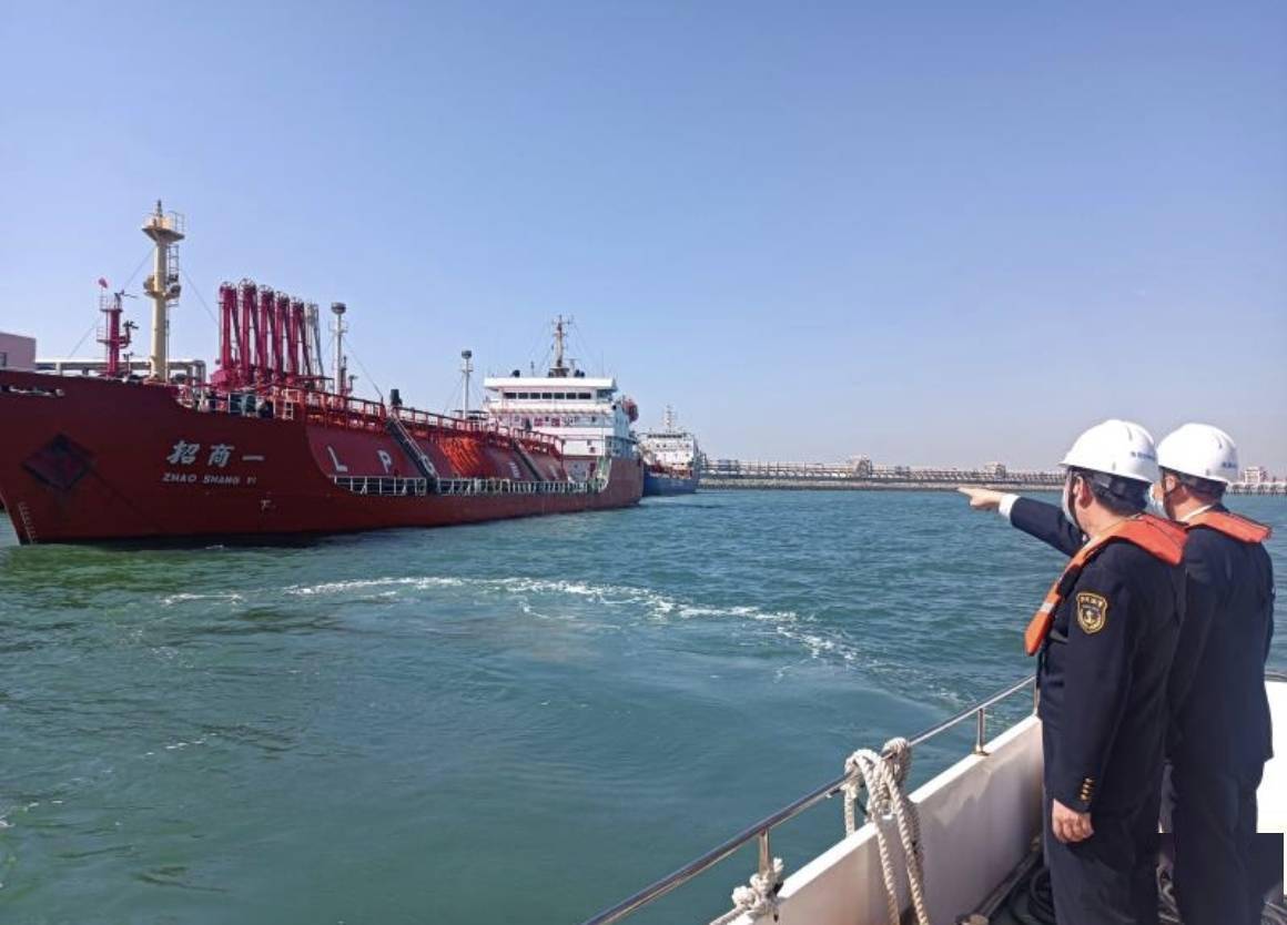 湛江海事现场护航 Lpg船顺利靠泊中科炼化码头 船舶 关家玉 花城