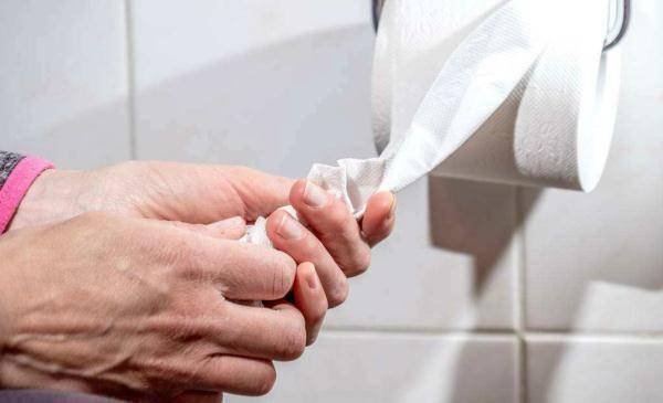 大便|大便发生三种改变一定要小心，可能是大肠癌的征兆，别一拖再拖！