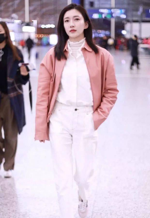 毛衣 果然，大圆脸就是要这样穿「烟管领」才好看！