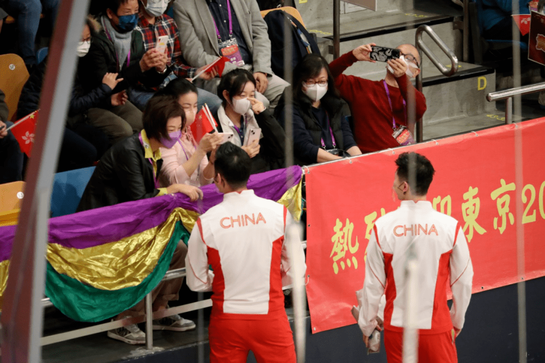 网友|含“金”量过高、名场面不断！网友：球场装不下马龙和许昕了