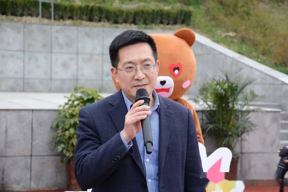 甜蜜暖阳关爱留守儿童行动走进威远