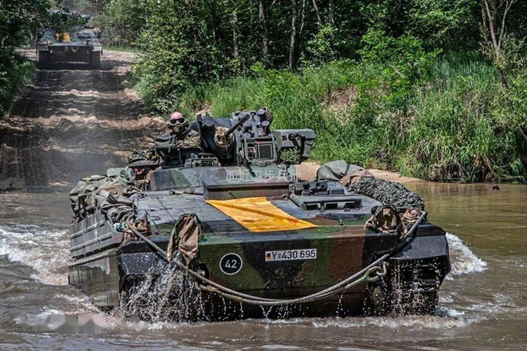 二战后德国坦克首次进驻波兰几十年前就来了不要大惊小怪