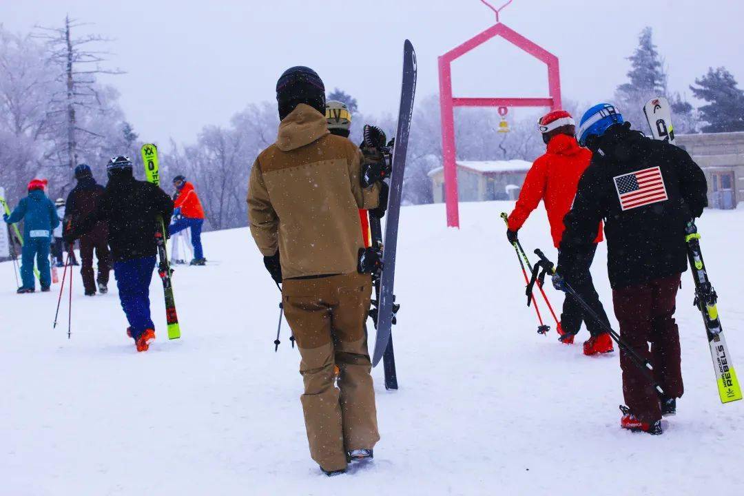 單板雙板學滑雪你選哪個