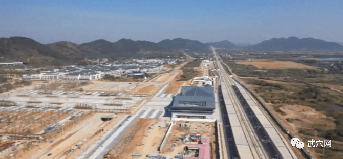 黄黄高铁蕲春,武穴,黄梅,浠水四站建设现场. 看看谁的进展快
