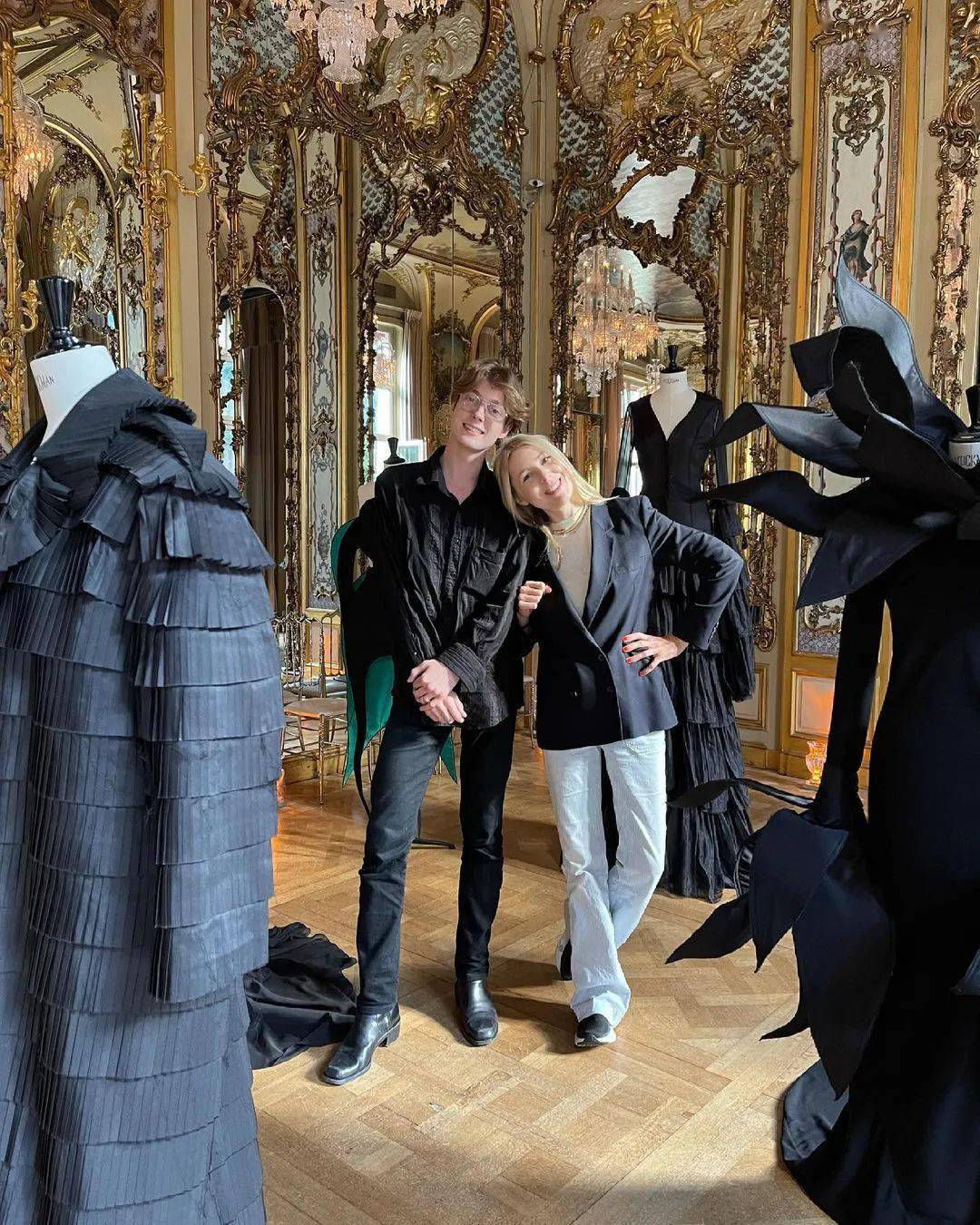 de 法国时尚圈力捧的设计新秀，还是位脸蛋天才~