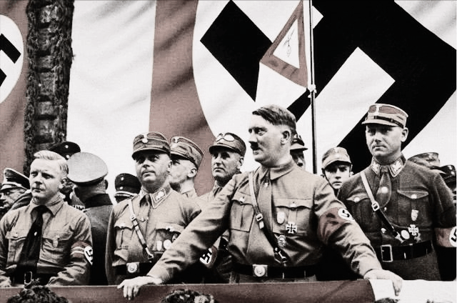 牺牲7条人命,从湖中捞出18箱纳粹财宝,打开一看,装满30亿假钞_德国