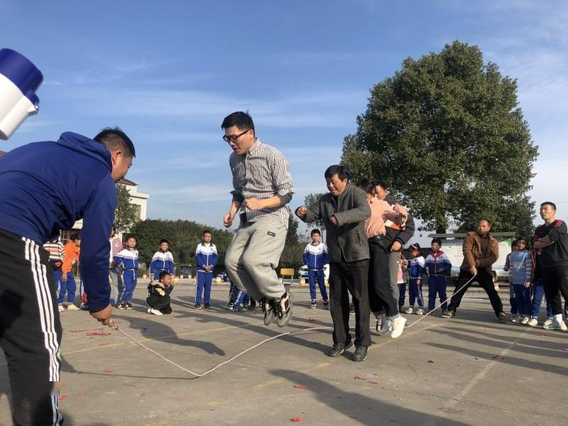 氛围|大栗港镇九年一贯制学校举办师生运动会