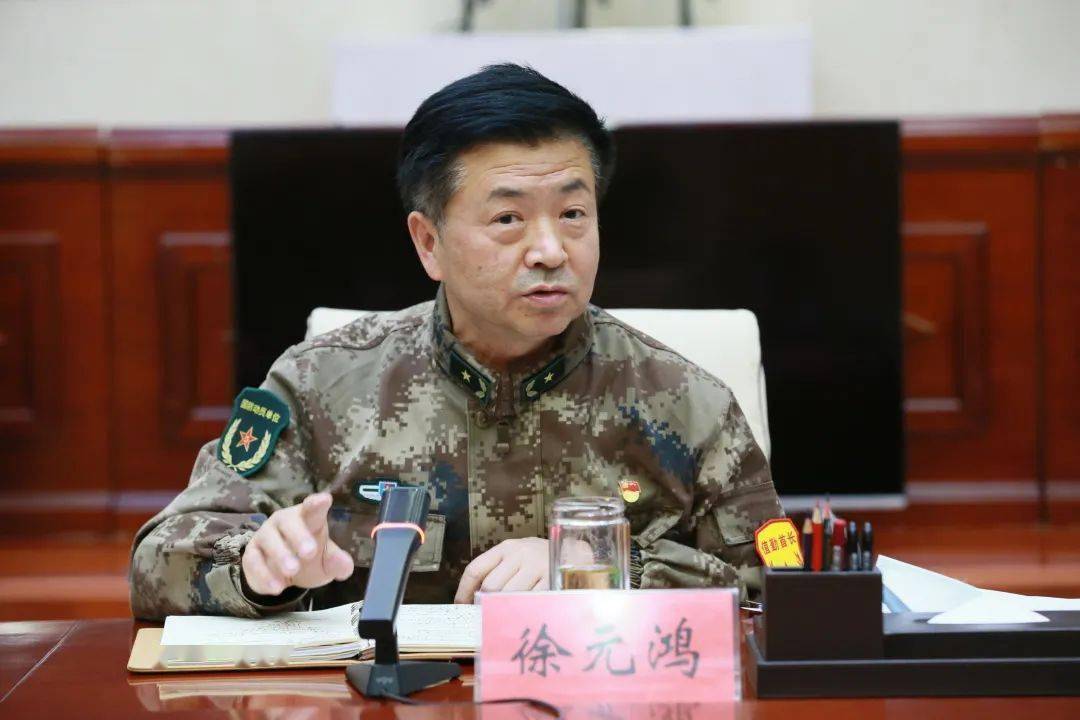 河南省军区少将政委徐元鸿主持召开联系民兵连工作座谈会