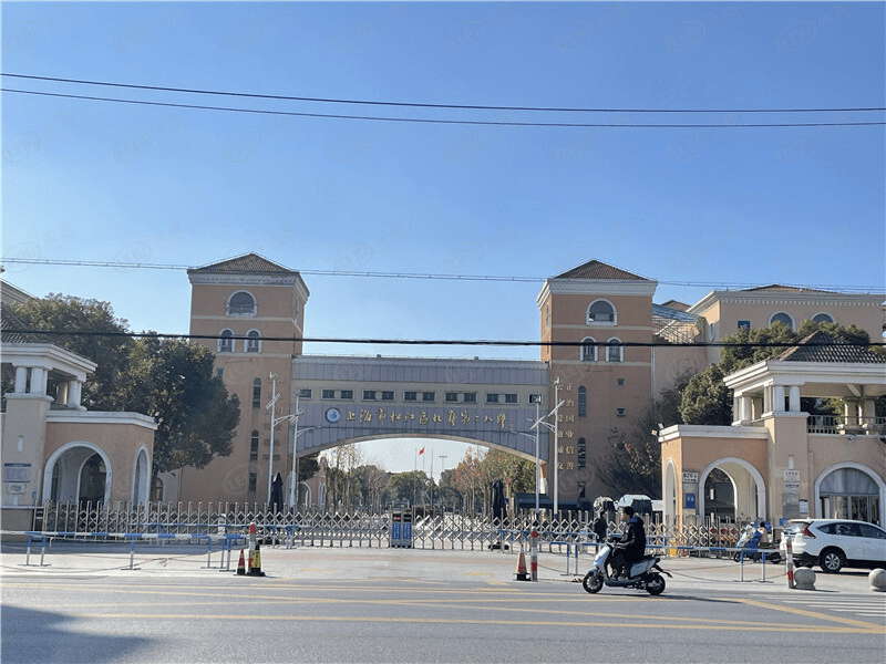 距离迪笙幼儿园直线距离约870米,距离松江区九亭小学直线直线距离约1