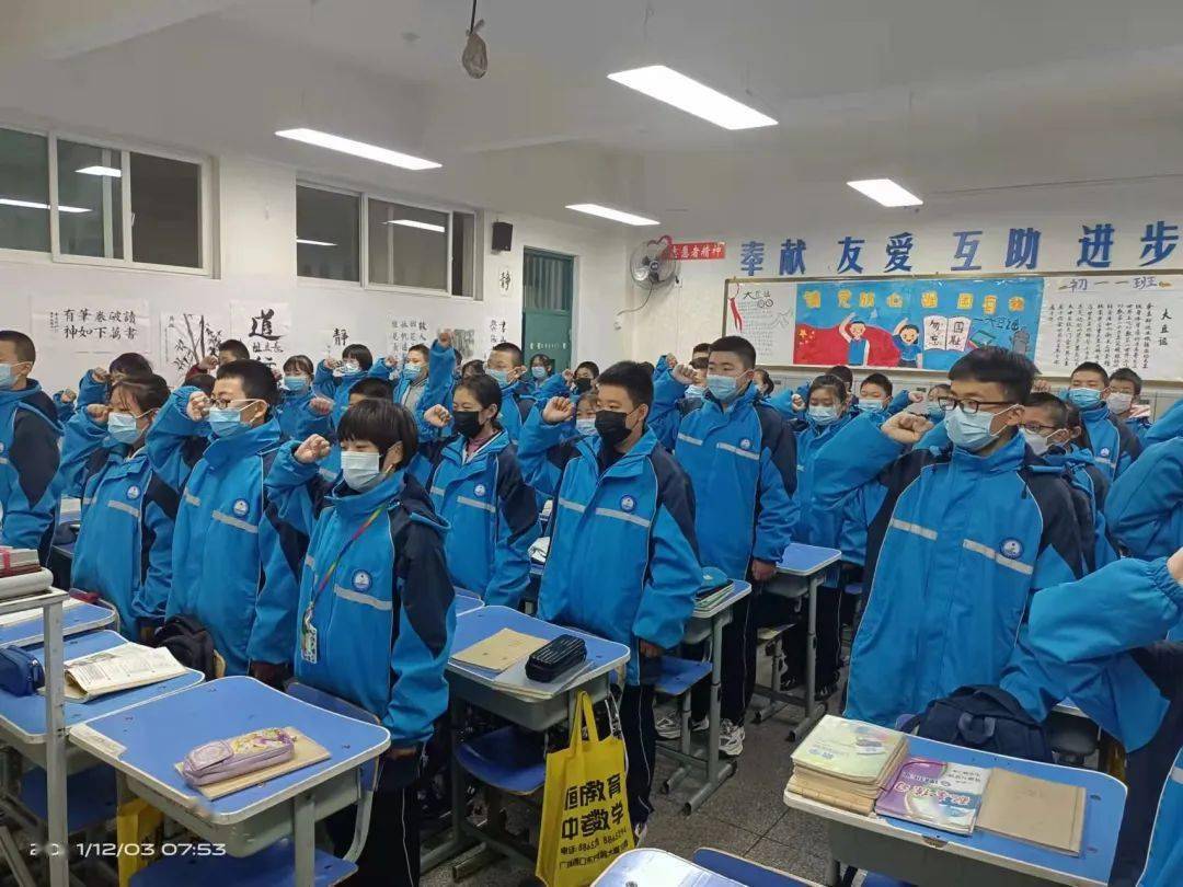 【学校动态】兰州三十四中举行"宪法宣传周"暨第七届"与法同行"校园