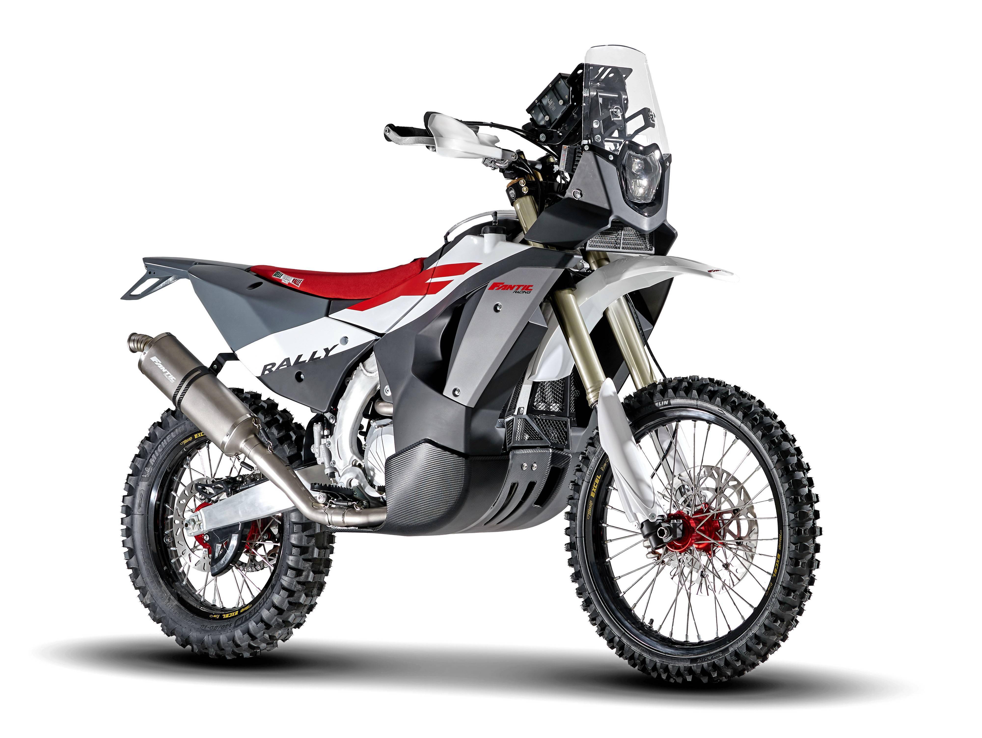 下图:fantic 2022 rally 450 拉力赛车.