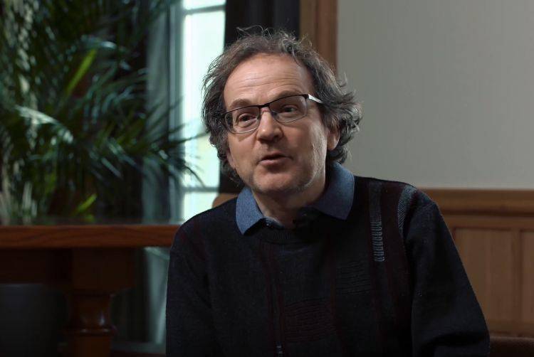 12月6日,华为法国在社交媒体上发布了法国数学家,2002年菲尔兹奖得主