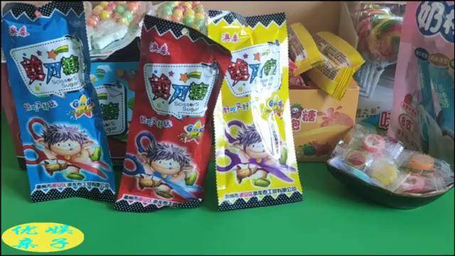 儿童零食试吃 好吃的剪刀糖既有零食还能得到实用的小工具_零食_剪刀
