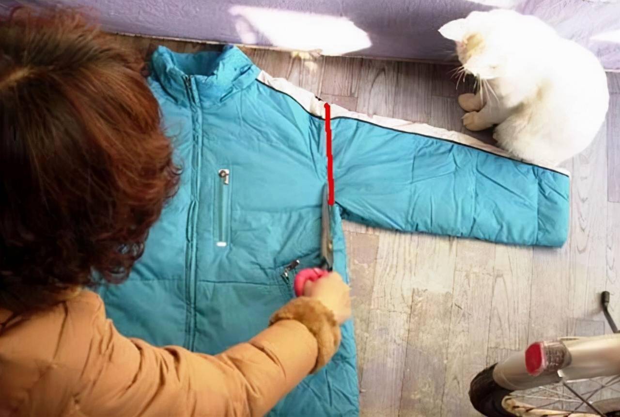 改造成枕头或坐垫很多人不想花改造的费用,或者是觉得家里的旧羽绒服