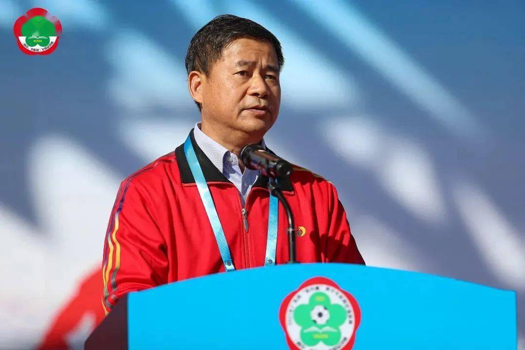 1亿元改造了华新中学运动场,五华中学运动场.