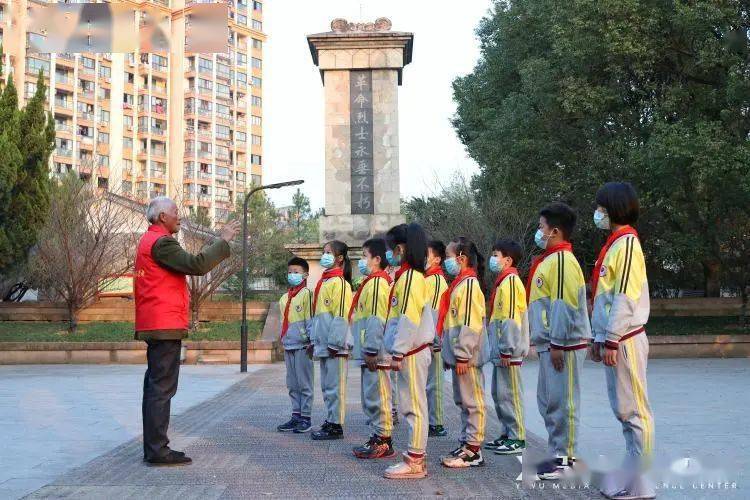 六讲六做扛旗争先走进红色阵地上溪好人沉浸式宣讲全会精神