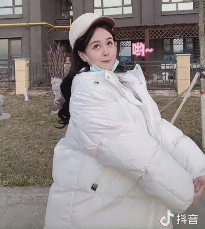 千万网红可爱屁终于露脸啦和声音一样可爱呀