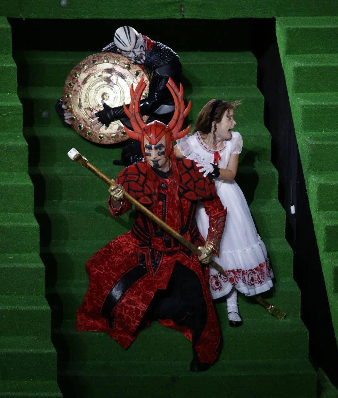 主创团队导演:大卫·庞特尼舞台设计:约翰·恩格斯灯光设计:法布雷斯