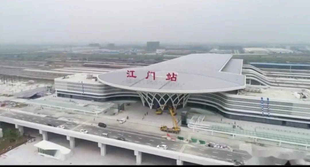 就近名校,无入读空窗期 #江门市目前按照"就近入学"原则分配学位,滨江