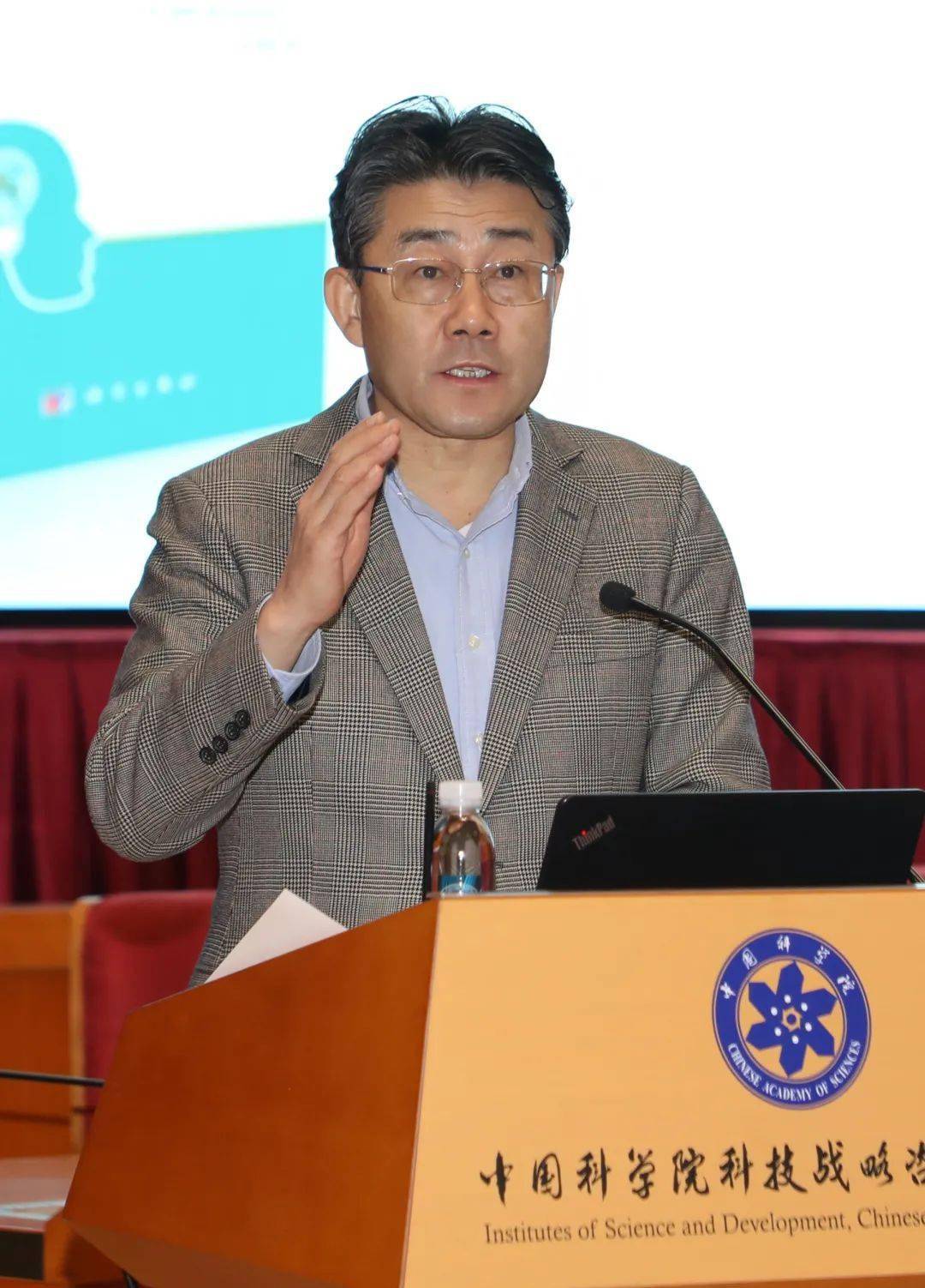 王梅祥中国科学院院士清华大学化学系教授报告