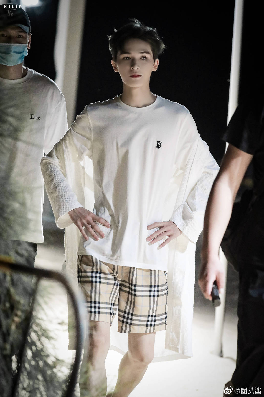 朱正廷gq彩排下班图 朱正廷gq盛典彩排下班图来啦……_good_背头_脚丫