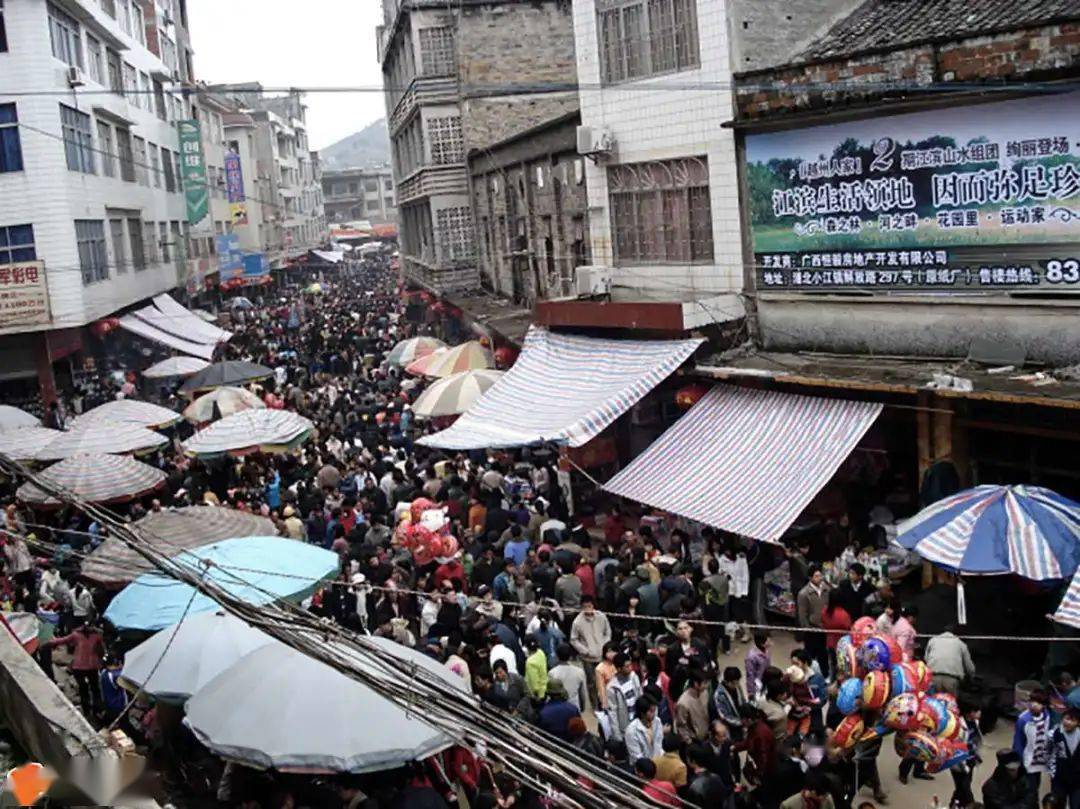 时代变迁一组旧照片带你回看10年前的寨圩街