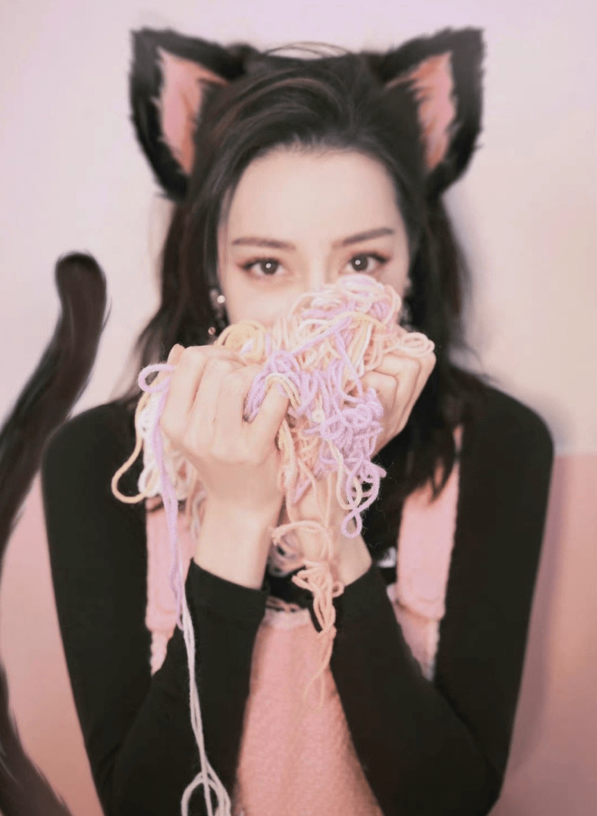 迪丽热巴化身猫女性感迷人的小野猫你喜欢么