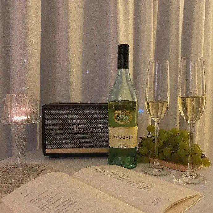 压箱底的ins朋友圈背景图