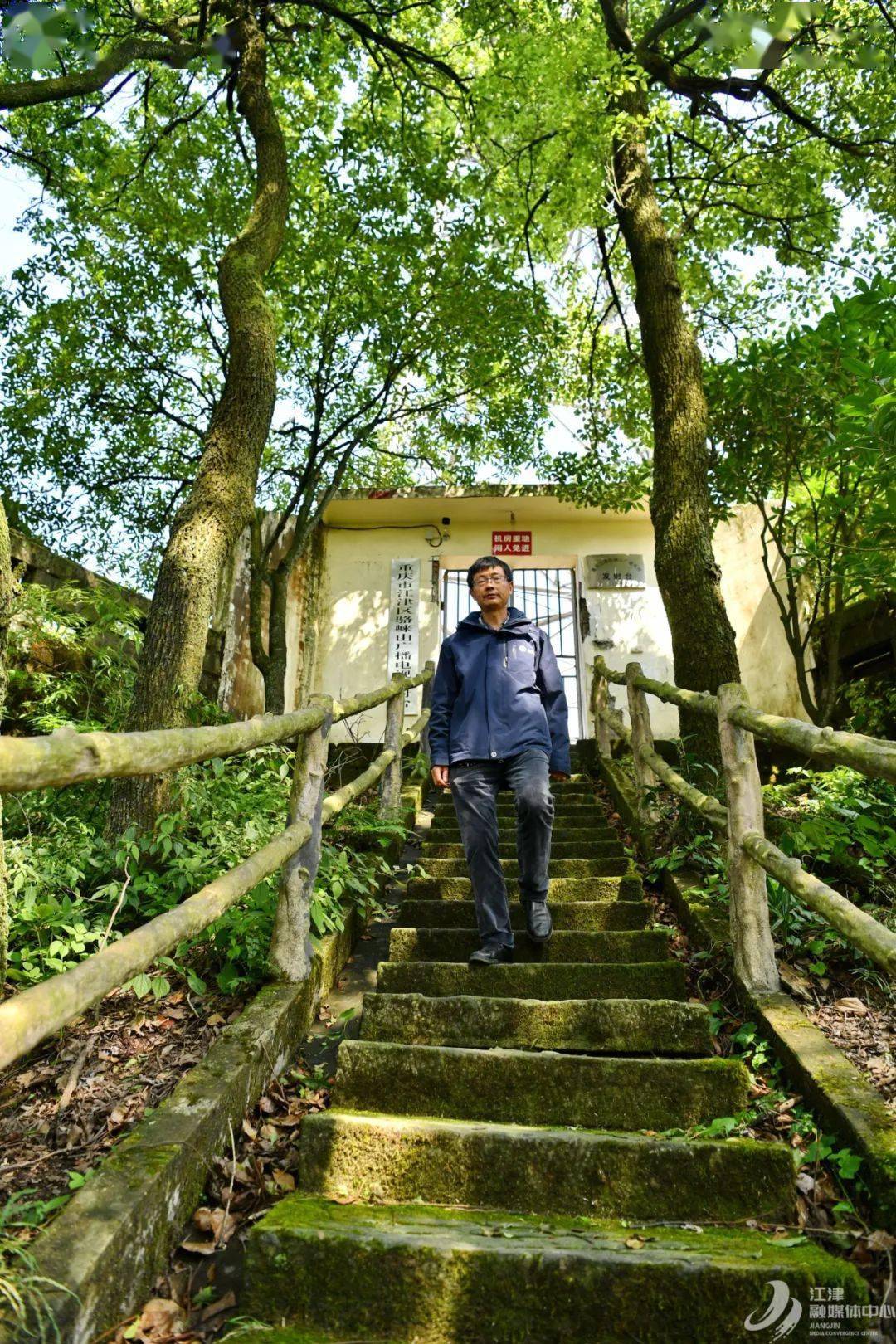 一山,一塔,一人,他独自守了33年,感动无数人_邹光友_工作_重庆