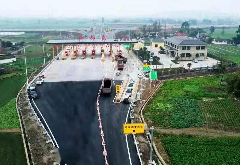 高速什邡段 摄影:黄敏 什邡境内设有  什邡东互通(位于禾丰镇,接g350)