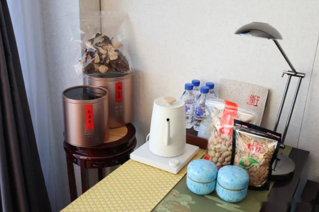 孙颖莎|欢迎回家！国乒顺利抵达威海，王楠高规格款待，孙颖莎房间曝光