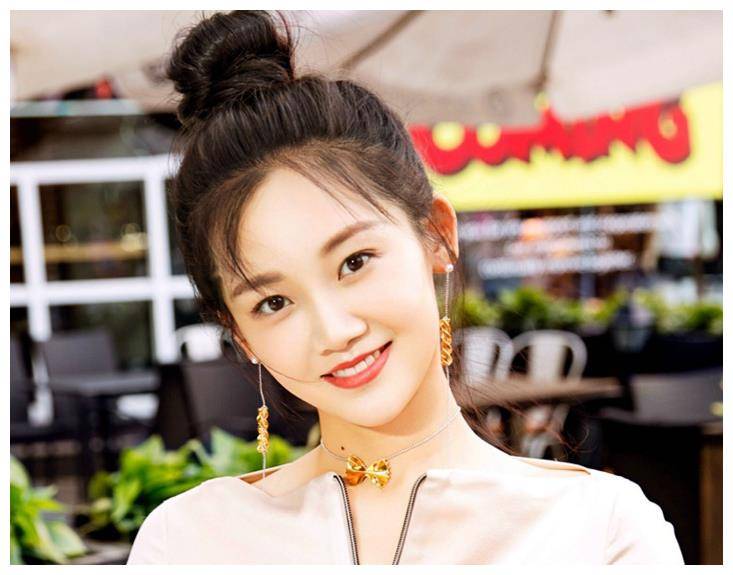 苗苗是谁的子女 fb108dfa240e4a4d9602c49dc5f65ca1.jpeg