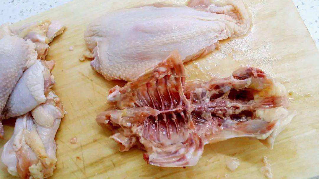 鸡身上的这3个部位再好吃也要忍住嘴毒素最多还致癌