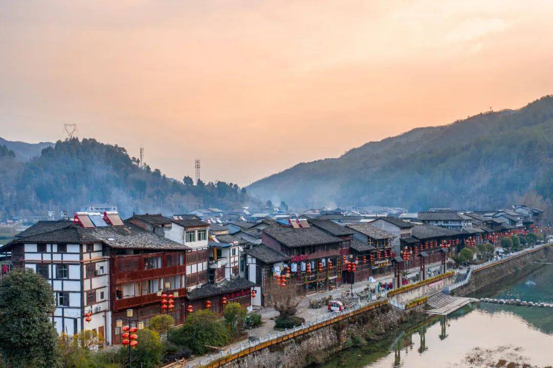 魏辅唐|中国最神奇古镇，一街跨三省！景色不输乌镇，却鲜为人知